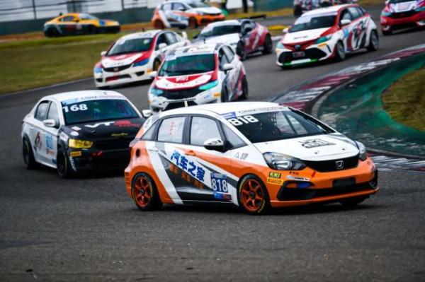 酣戰雨中上賽 CEC上海收官站廠商杯、國家杯第一階段精彩不斷 酣戰雨中上賽 CEC上海收官站廠商杯、國家杯第一階段精彩不斷