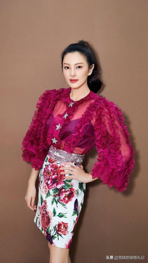 四十歲女人穿裙子，要牢記“2穿2不穿”，優雅得體又減齡，真好看