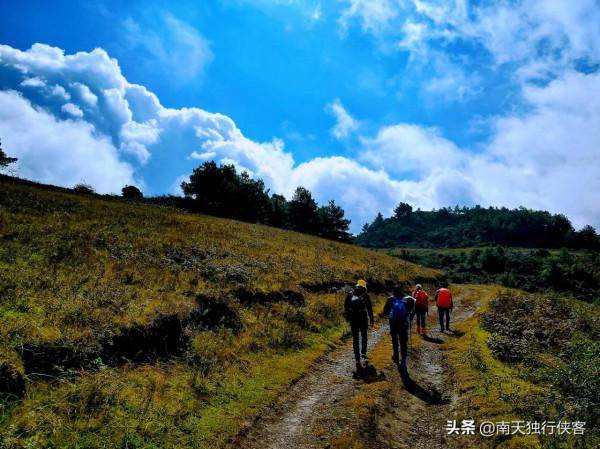 攀登昆明的崑崙山-梁王山,可遠觀滇池、撫仙湖、陽宗海、星雲湖 攀登昆明的崑崙山-梁王山,可遠觀滇池、撫仙湖、陽宗海、星雲湖
