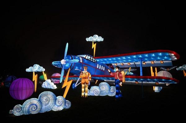 法國舉辦花燈節 中國風燈籠亮麗多彩 法國舉辦花燈節 中國風燈籠亮麗多彩