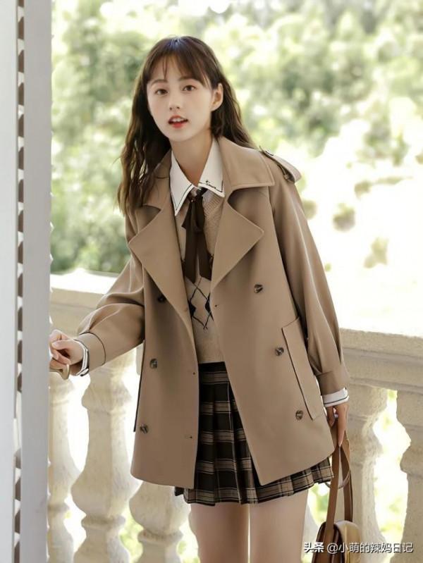 面板偏黃、暗沉的女人，秋冬多穿這4種“高階色”，顯白還有氣質