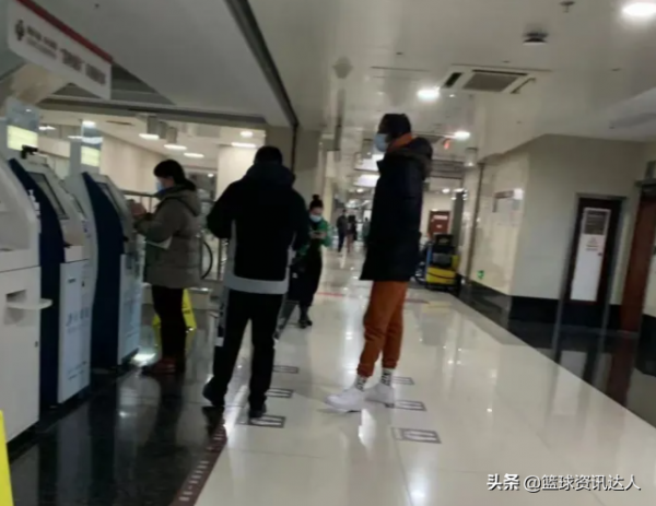 4訊息！小丁將留濟南，北京公開訓練，湖人有意周琦，瓊斯獲實錘