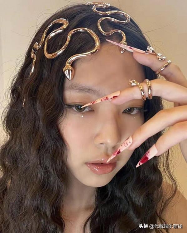 看看萬聖節各路明星的造型裝扮，別人是裝的，汪東城你是真嚇人