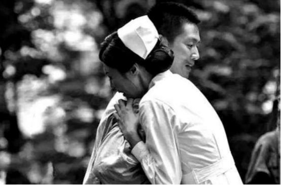 1945年，連長愛上日本女戰俘，30多年後，兩人孩子繼承上億家產