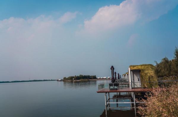 沙湖邊的超級網紅酒店，住在蛋裡是什麼樣的體驗