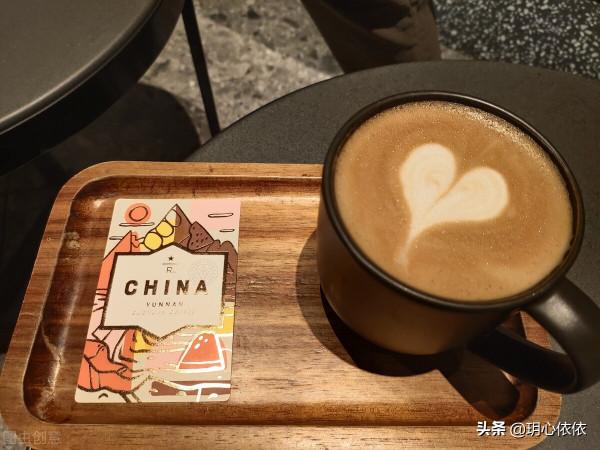 和孩子在咖啡廳的悠閒時光，咖啡廳對於孩子來說，有圖書館的魅力