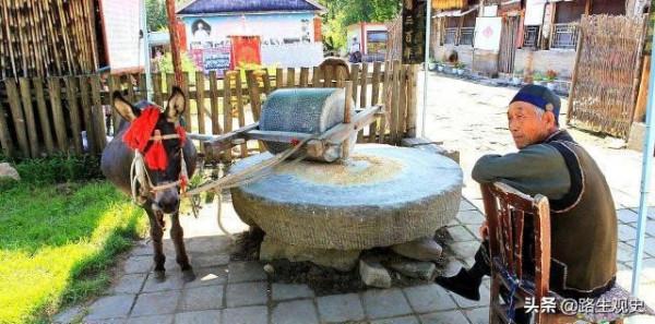 新疆有個滿族村，村裡的滿族人已不會說滿語，長得很像維吾爾族人