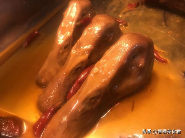 花了6880元買來的現撈鴨脖配方，現在已經開了三家分店