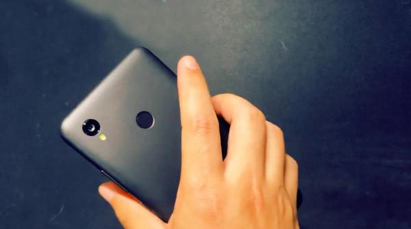 ​像看報紙一樣舒適，體驗國產海信水墨屏手機，電池沒電了也能用