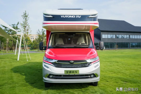 宇通新車重磅釋出：廊橋式線條，臉譜式配色，內有星空頂