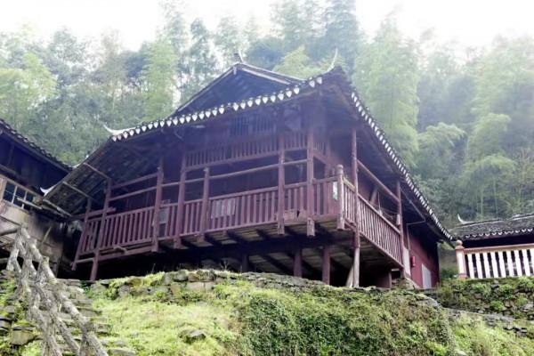 湖北鬱江：樹木與河水相映成趣