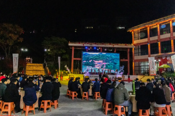 #坐壩壩席,吃刨湯宴,喝苞谷酒#大峽谷女兒寨“刨湯節” #坐壩壩席,吃刨湯宴,喝苞谷酒#大峽谷女兒寨“刨湯節”