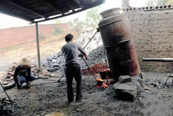 坩堝（倒鍋匠工具）