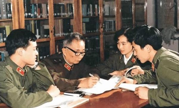 他曾拒絕跟隨國民黨,為我軍繪製地圖,後來兒子成國務院副總理 他曾拒絕跟隨國民黨,為我軍繪製地圖,後來兒子成國務院副總理