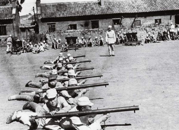 俘虜兵臨陣怯戰，羅榮桓組建二線兵團，一年組建189個團暴兵50萬