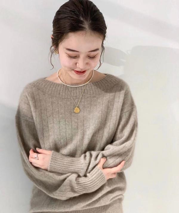 再普通的單品，遇上珍珠項鍊也會變得優雅，有內涵的女人都愛戴