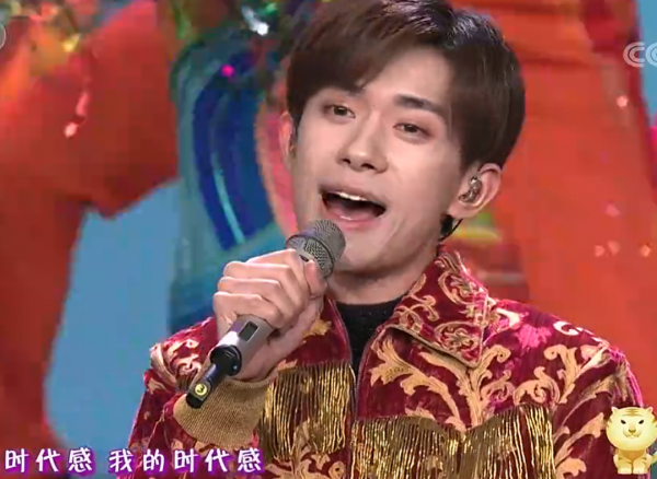 眾星春晚造型：趙麗穎連換兩套，張小斐氣質出眾，馬凡舒甜美可人