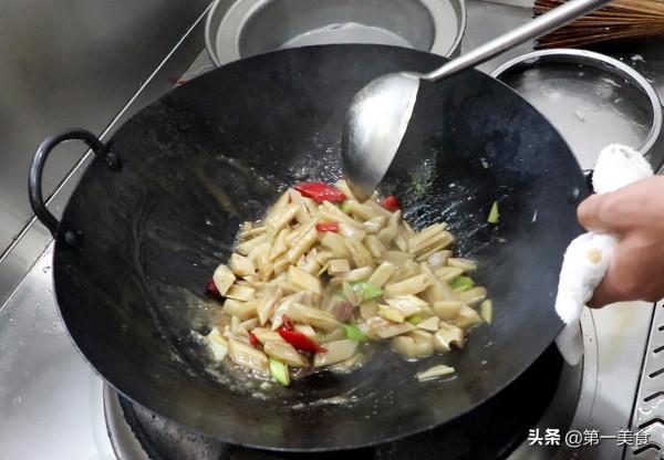 飯店的糖醋藕丁為啥好吃，原來焯水要多加這兩種調料，清脆不變黑