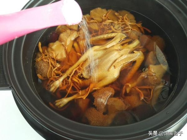 入冬後，如果條件允許，女人要多吃這6樣食物，面如桃花顯年輕