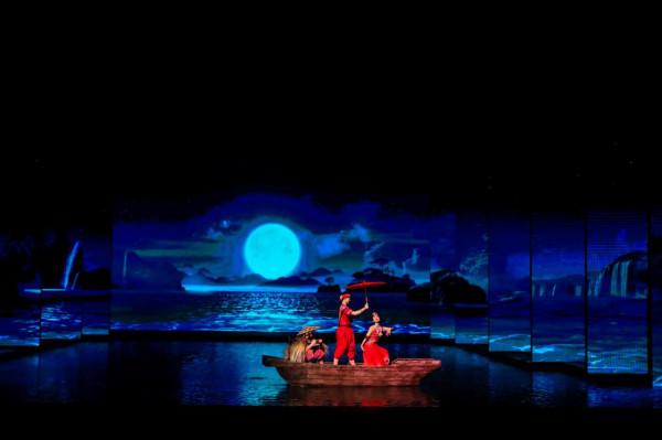 暑假，帶娃來桂林千古情放肆撒野，看精彩演出，重返侏羅紀