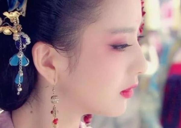 與“三寸金蓮”徹夜歡飲:齊少帝迷上美足致亡國 與“三寸金蓮”徹夜歡飲:齊少帝迷上美足致亡國