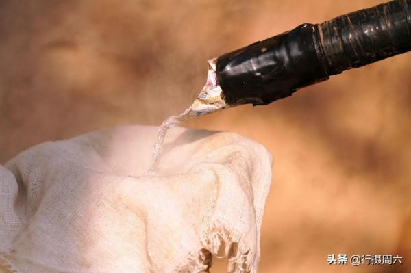 7旬農民大叔家有百年大木桶，萬元不賣，他說：全村人不答應