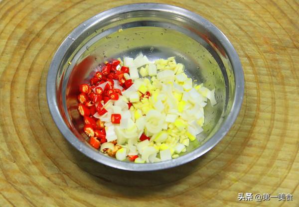 便宜的白菜也能做美味，大廚教你做魚香白菜，酸辣下飯，口感清脆