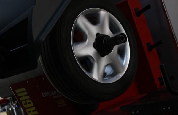 老車翻新:修復2005年凌志LS430,V8自吸大排量,一代神話再復活 老車翻新:修復2005年凌志LS430,V8自吸大排量,一代神話再復活