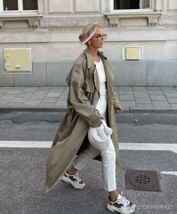 扔掉你的小黑褲吧!今年流行穿“豆腐褲”,穿上氣質好到讓人羨慕 扔掉你的小黑褲吧!今年流行穿“豆腐褲”,穿上氣質好到讓人羨慕