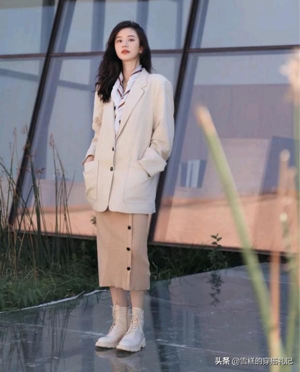 今年冬天“豆腐靴”火了！高階優雅又百搭，配大衣、羽絨服都時髦