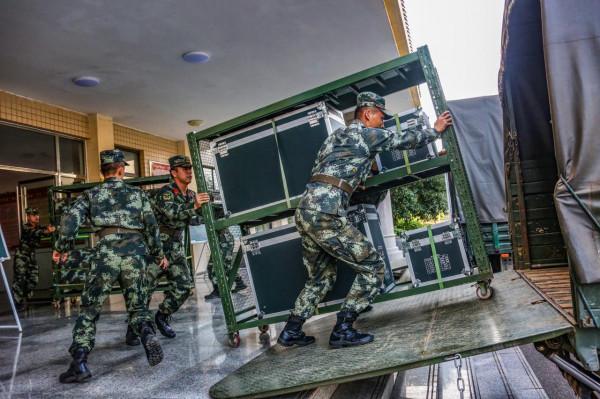 直擊武警官兵搶險救援實兵演練