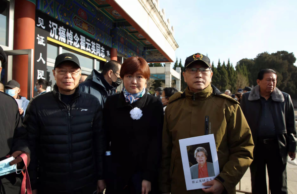 深深緬懷翟雲英阿姨，請接受我們的軍禮