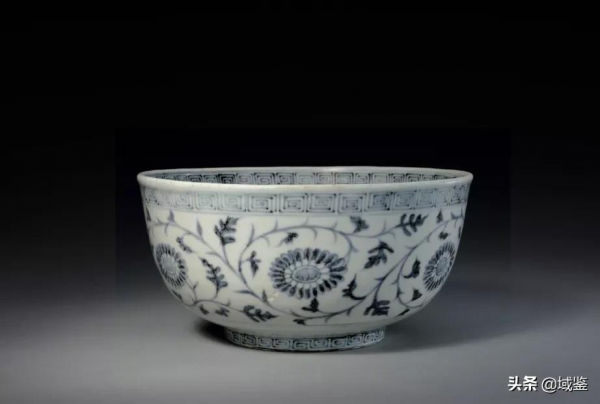 水墨青花——明洪武青花纏枝花卉紋折沿盤 水墨青花——明洪武青花纏枝花卉紋折沿盤