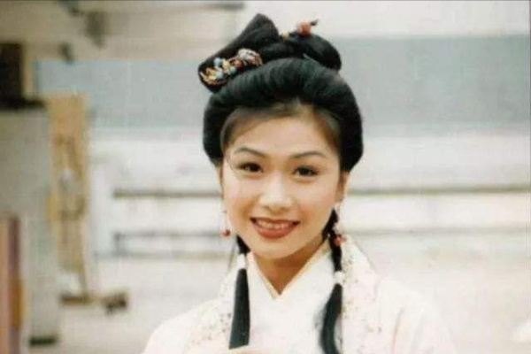 張慧儀：兩段感情失敗後，50多歲未婚未孕，收養患病孤兒相依為命