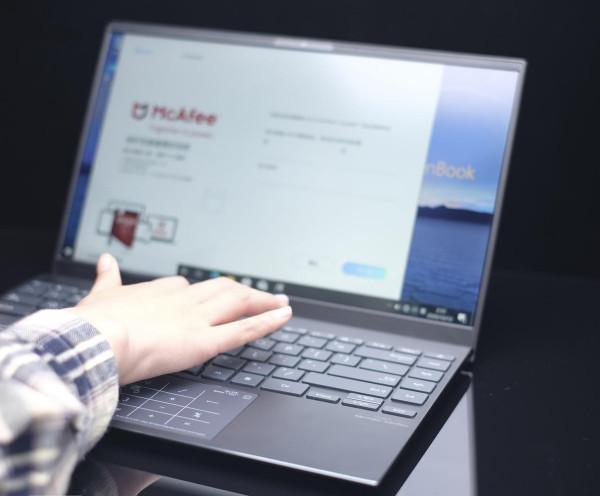 移動式辦公好搭檔，華碩靈耀14s超輕薄商務筆記本