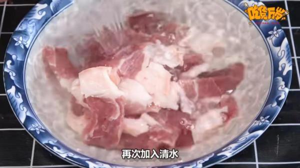 解凍肉切記不要直接用水泡,肉店老闆教我一招,吃起來跟鮮肉一樣 解凍肉切記不要直接用水泡,肉店老闆教我一招,吃起來跟鮮肉一樣