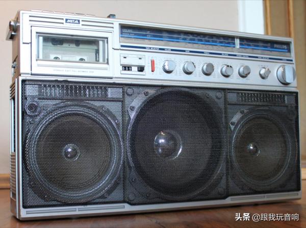 80年代飛利浦推出的D8444立體聲收音機、盒式錄音機Boombox音響 80年代飛利浦推出的D8444立體聲收音機、盒式錄音機Boombox音響