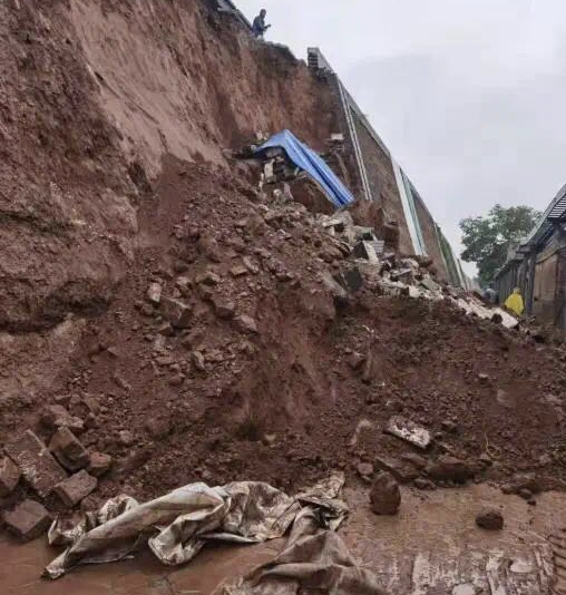 又見平遙古城牆坍塌，古城牆如何在“風雨飄搖”中“安身立命”