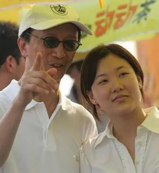 從“世界冠軍”到“豪門闊太”，伏明霞的反轉人生