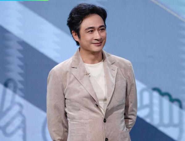 郝蕾方勵裝高階被懟，影評人炫技被懟，終於有人敢替觀眾說實話了