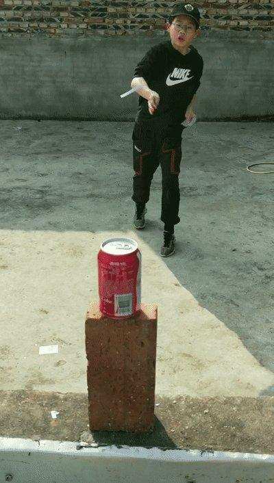 四川14歲初中生，玩撲克牌賺了幾十萬，上過央視，被稱李小龍第二