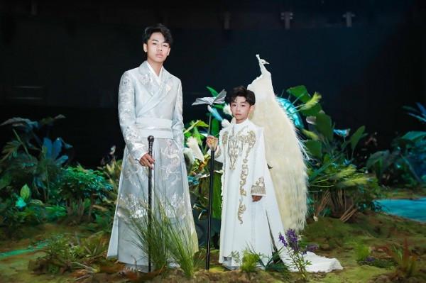 蓋婭傳說“乾坤·方儀”大秀驚豔亮相 齊顯霆齊浚廷呈現精彩秀演 蓋婭傳說“乾坤·方儀”大秀驚豔亮相 齊顯霆齊浚廷呈現精彩秀演