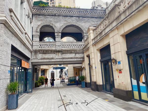 重慶最早的CBD,曾經熱鬧非凡,如今已升級改造,卻依然冷冷清清 重慶最早的CBD,曾經熱鬧非凡,如今已升級改造,卻依然冷冷清清