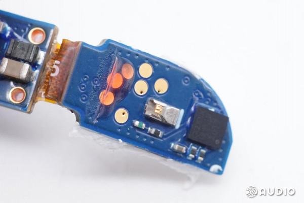 黑鯊鳳鳴真無線藍芽耳機拆解，自研超低延時，支援遊戲超低延時