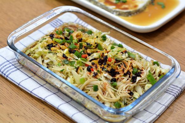 冬天多吃一道蒸菜，8分鐘出鍋脆嫩可口，有老乾媽味道提升一大截