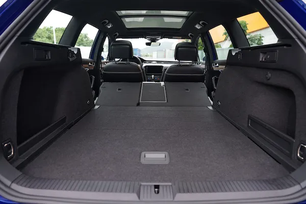 買邁騰、帕薩特不如買蔚攬，空間大、有格調，德國進口