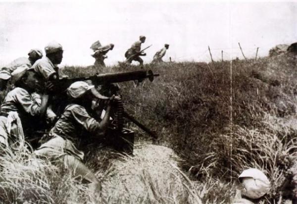 戰士抽菸有一個小習慣,無意中讓追捕多日的匪首自投羅網 戰士抽菸有一個小習慣,無意中讓追捕多日的匪首自投羅網