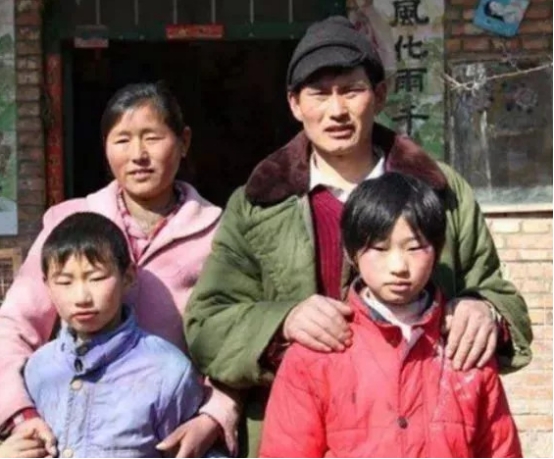 大衣哥10年沉浮錄:人性矛盾,親人吸血,成也名敗也名 大衣哥10年沉浮錄:人性矛盾,親人吸血,成也名敗也名