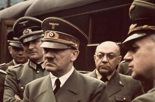 二戰日軍為何喜歡留一小撮鬍子?不僅衛生整潔,關鍵時刻還能救命 二戰日軍為何喜歡留一小撮鬍子?不僅衛生整潔,關鍵時刻還能救命