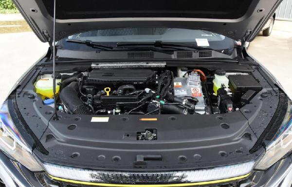 高階效能家轎的普及者,風神奕炫MAX效能卓越,又能顧家 高階效能家轎的普及者,風神奕炫MAX效能卓越,又能顧家